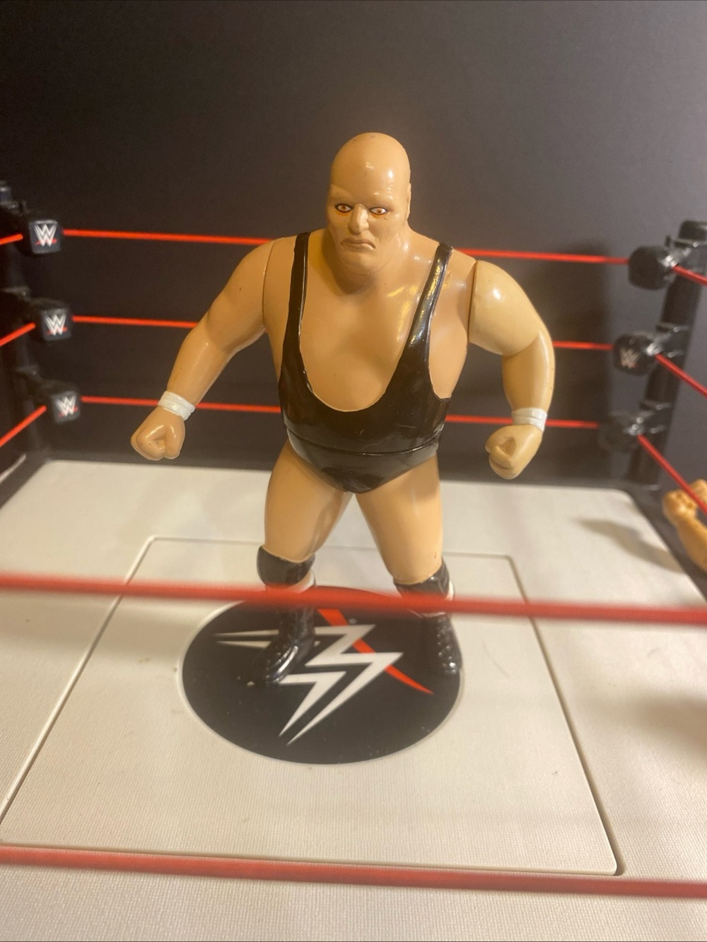 wwe KING KONG BUNDY LEGENDS OF WRESTLING figure